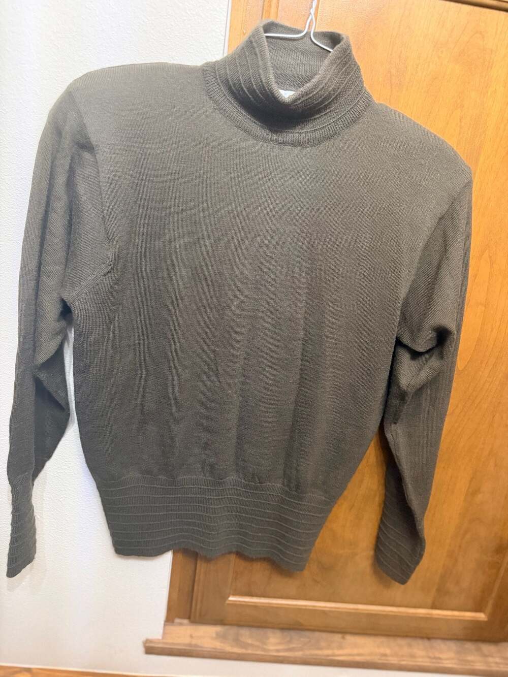 Jones New York Vintage Olive Green Lambswool Blend Turtleneck Sweater